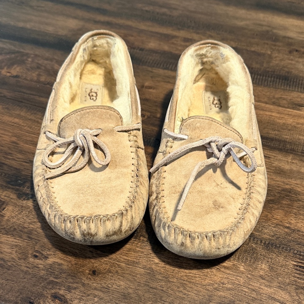 Women’s UGG Moccasins tan size 8